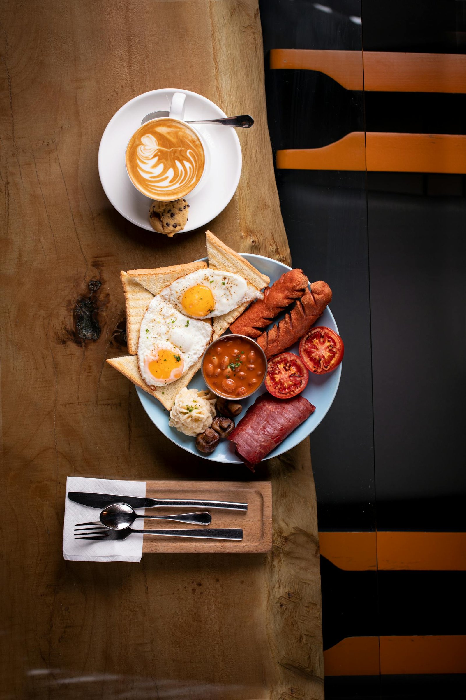 England Travel Guide for first time visitors 10 Delicious full English breakfast with coffee served on a rustic wooden table.