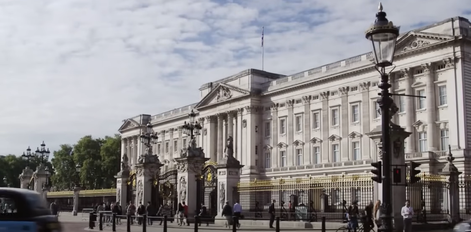 How To Spend 7 Days in London? An In-Depth Itinerary 3 Buckingham palace