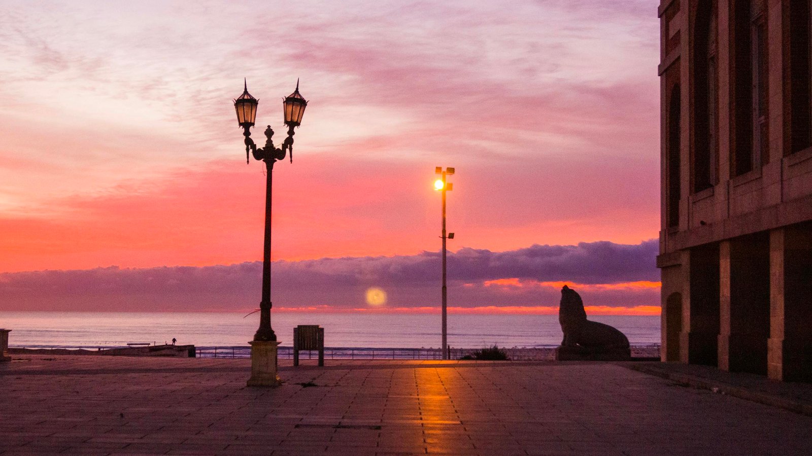Barcelona Itinerary Beautiful sunset at Mar del Plata with iconic La Rambla and sea lion monument.