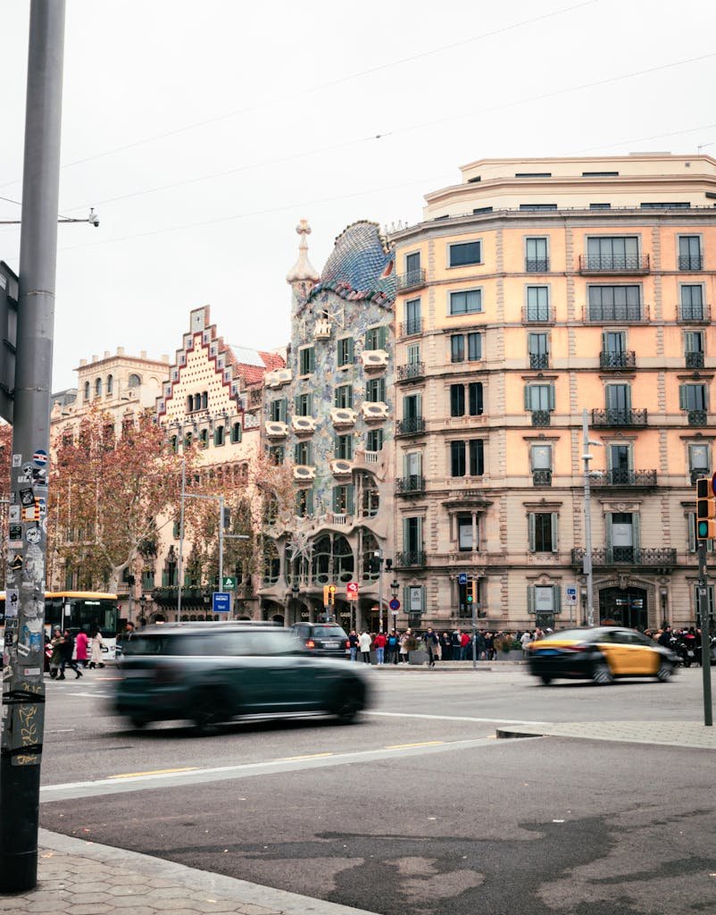 Vibrant city scene showcasing the striking architecture of Casa Batlló in Barcelona.