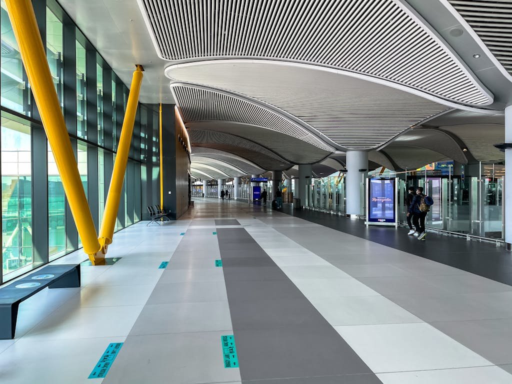 Explore the striking modern architecture of Istanbul Airport's terminal hall with its sleek, spacious interior.