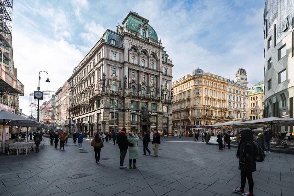 5 Days in Austria: The Perfect Austria Road Trip Itinerary 2 Captured in the vibrant Graben Street, Vienna, showcasing historic architecture and street activity seen during my 5 days in austria trip