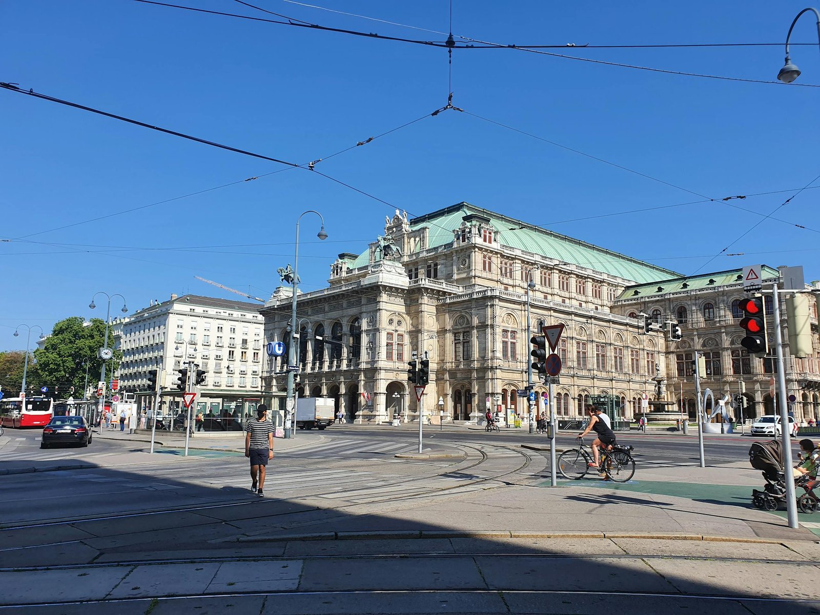 5 Days in Austria: The Perfect Austria Road Trip Itinerary 23 View of Vienna State Opera House on a sunny day, showcasing classic European architecture.