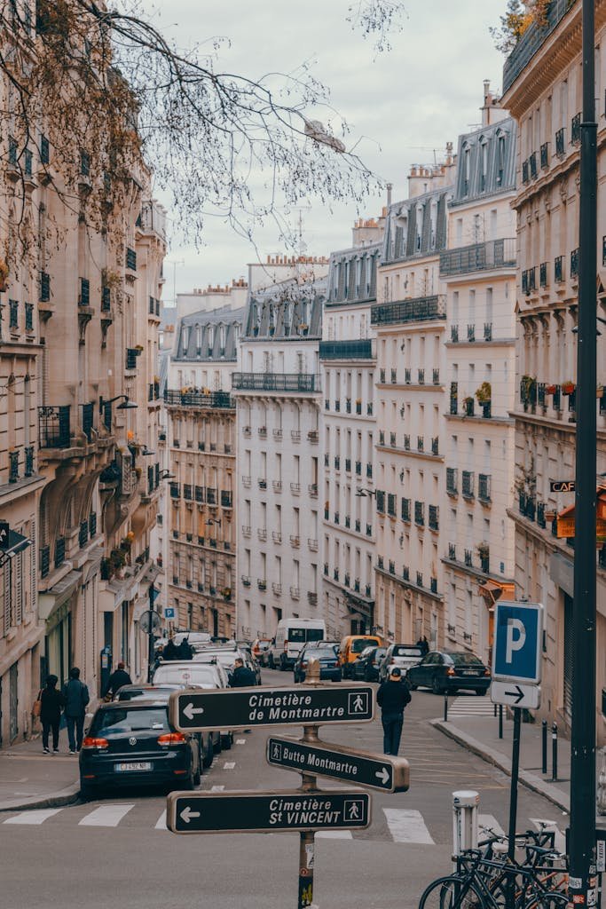 41 best Things to Do in Paris: Iconic Sights to Hidden Gems 24 Explore the bustling streets of Montmartre, Paris with classic architecture and daily urban life.