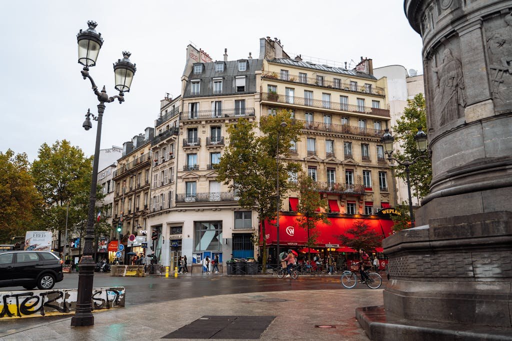 Vibrant urban scene in Montmartre, Paris showcasing classic architecture and bustling street life.