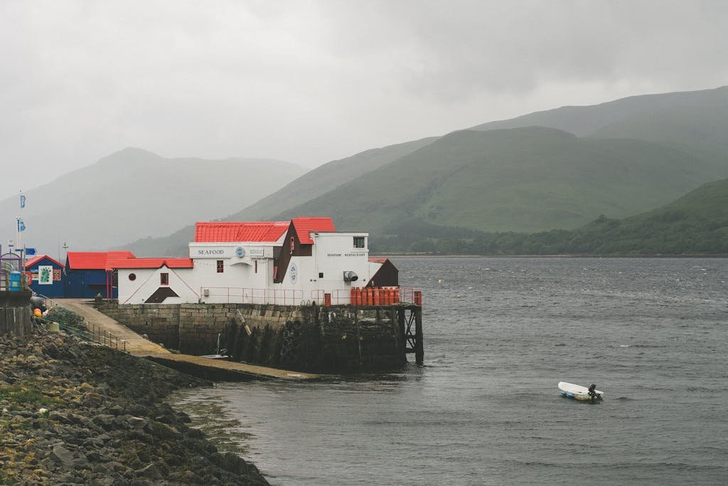 7 Day Scotland Road Trip Itinerary for First Timers 30 Picturesque view of seafood restaurant by the water in the Scottish Highlands.