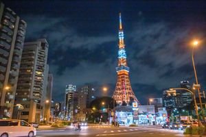 Japan Packing List: Everything You Need for Your Trip (2026) 4 Stunning skyline of Minato City, Tokyo featuring the illuminated Tokyo Tower at night.