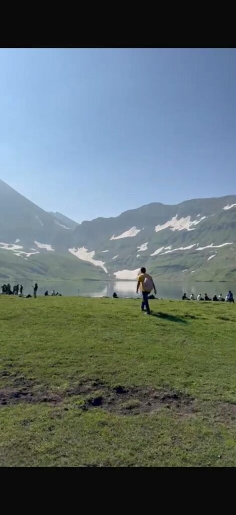 First view of Dudipatsar Lake after the hike