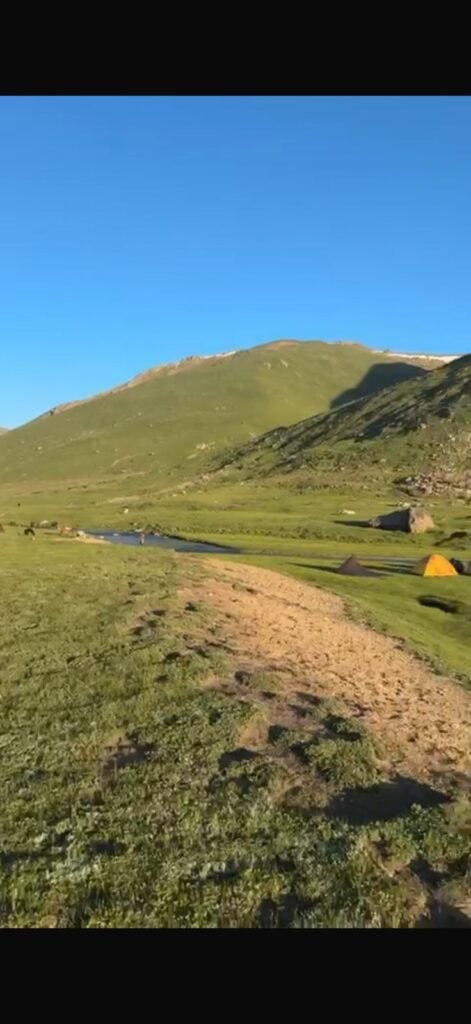 Scenic trail along the Purbi Nar River during the Dudipatsar Lake trek