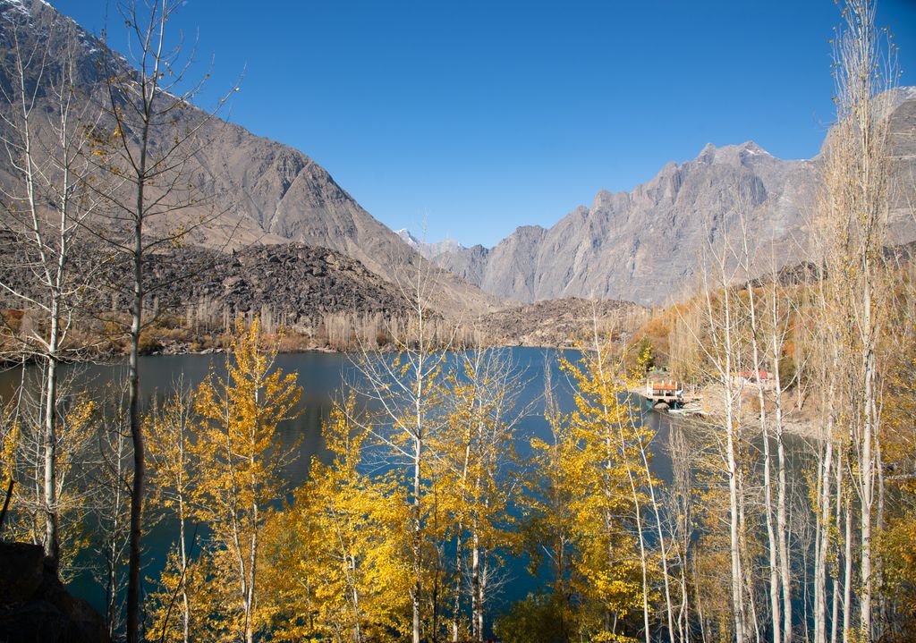 15 The Best Things to Do in Skardu for an Unforgettable Trip 6 Captivating autumn scenery at Lower Kachura Lake with vibrant foliage and majestic mountains in Skardu, Pakistan.